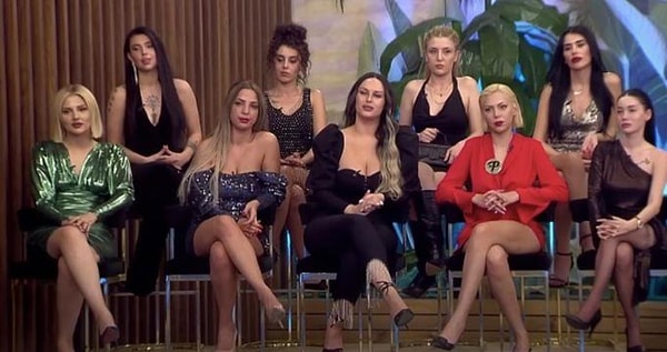 2017'de izdivaç programlarının ülkemizde yasaklanmasıyla final yapmak zorunda kalan Kısmetse Olur yepyeni formatıyla YouTube'a dönmüştü.