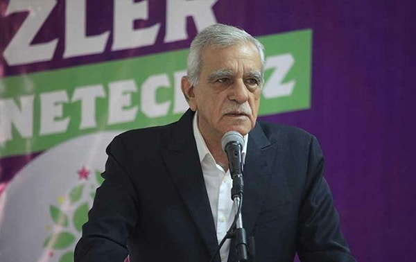 Ahmet Türk yaptığı konuşmada gündeme dair eleştirilerde bulundu. Görseli