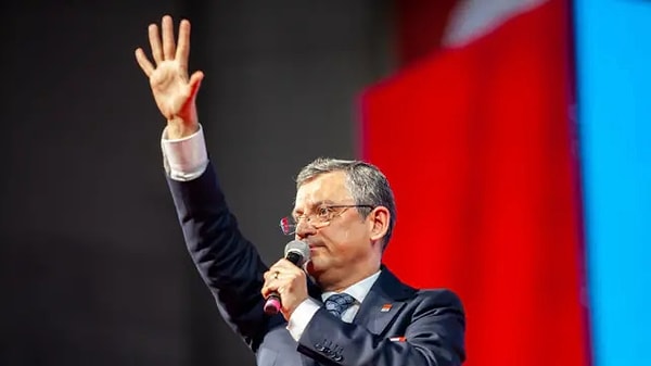 CHP, İmamoğlu'nun tutuklanmasının ardından mitinglerine devam ediyor. Görseli