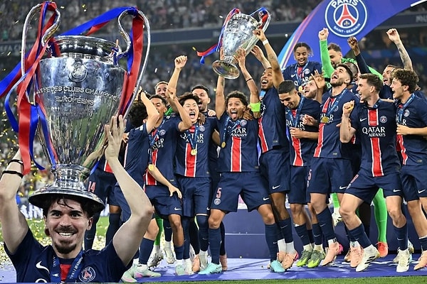 Kupayı PSG aldı. Görseli