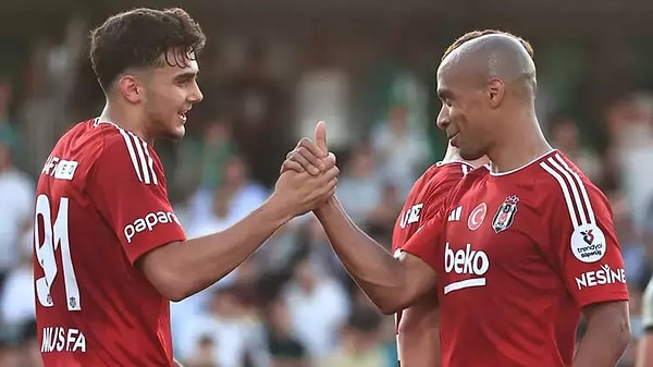 Beşiktaş iki dakikada üçüncülükten düştü.