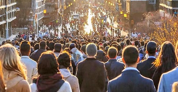 7. Kalabalık bir yerde kendini nasıl hissedersin?
