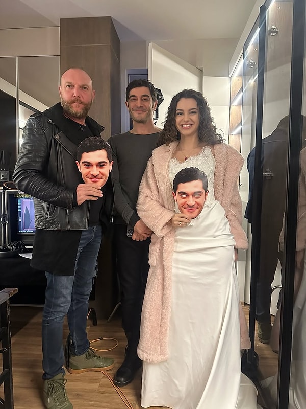 Sözlerine "Koşa koşa, heyecanla gittiğin bir setten ayrılmak gerçekten çok zormuş." diyerek başlayan Su Burcu paylaşımına şu notu ekledi: