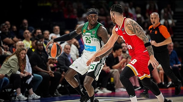 Yunanistan'da Olympiakos-Panathinaikos maçı krize dönüştü. Görseli