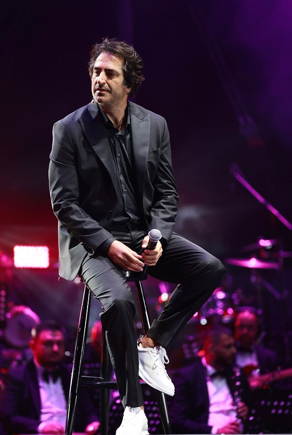 Koskoca 16 senenin ardından 2021 yılında yeniden konserlerine başlamış, sevenlerini çok sevindirmişti. Görseli