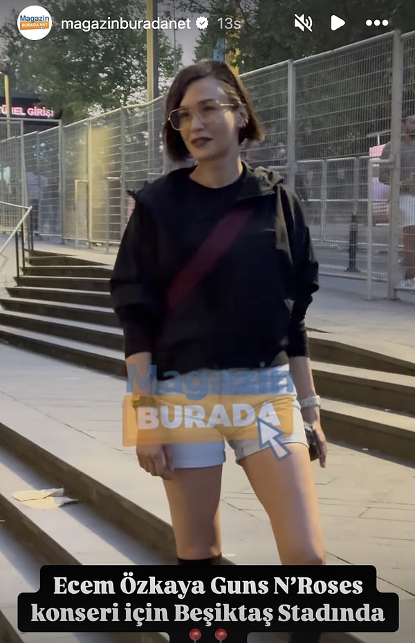 Ünlü oyuncu Ecem Özkaya da konsere katılanlar arasında yer aldı ve tarzıyla dikkatleri çekmeyi başardı.