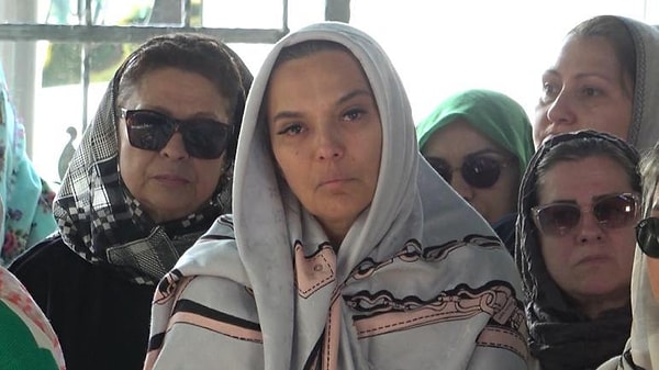 Ünlü şarkıcı Demet Akalın, geçtiğimiz mart ayında 95 yaşındaki teyzesi Sabahat Birsin’in vefatıyla sarsılmıştı. Görseli