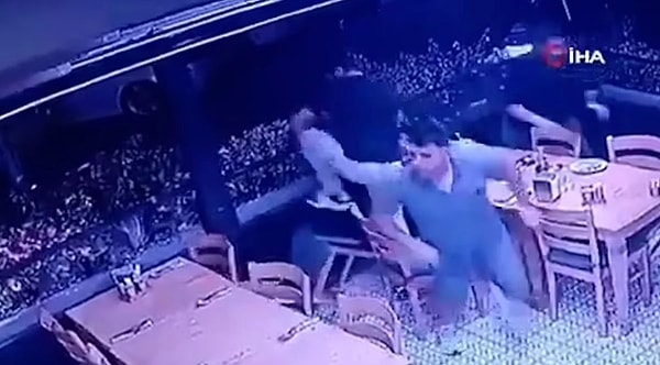 Turistin eşi, depremin ardından panikle uyanarak balkona çıktığını ve birçok misafirin aynı şekilde dışarıda olduğunu ifade etti. Görseli