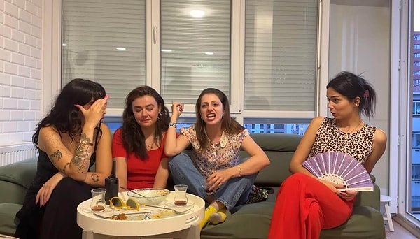 YouTube'da Belkıs TV'de yayınlanan Hasçelikler and The City dizisi final bölümüyle izleyicileriyle buluşmaya hazırlanıyor. Görseli