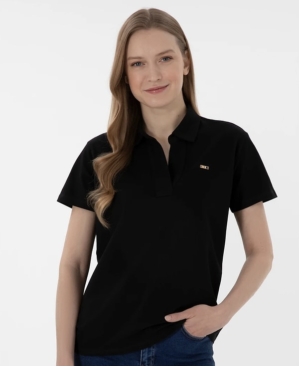7. Hepsiburada’da indirime giren U.S. Polo Assn. Kadın Siyah Tişört, şıklığı ve rahatlığı bir arada sunuyor!