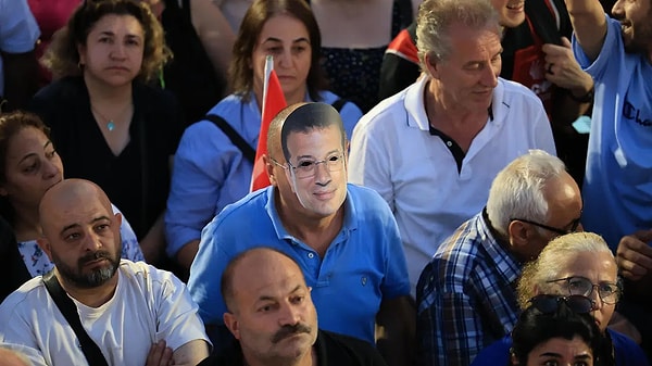 Cumhuriyet Halk Partisi, İstanbul Büyükşehir Belediyesi (İBB) Başkanı Ekrem İmamoğlu'nun tutuklanmasıyla başlattığı 'Millet İradesine Sahip Çıkıyor Mitingleri' sürüyor.