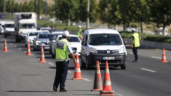 İktisatçı İnan Mutlu ise trafik cezası tartışmaları sonrasında ilginç bir paylaşımda bulundu.