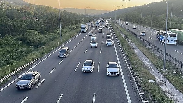 İçişleri Bakanlığı bayram tatilinde trafik kazalarını en aza indirmek için otoyollardaki radar kontrolünü artırmıştı.