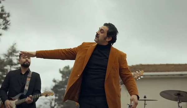 Gassal'da şarkılarıyla yer alan Bayhan bu kez bambaşka bir konuyla gündeme geldi. Görseli