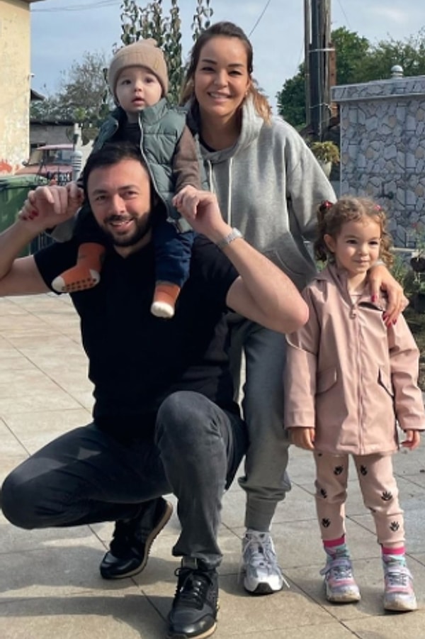 Müzik kariyerinde olduğu kadar özel hayatını da gözlerden uzak yaşayan Bengü, 29 Ağustos 2018 tarihinde iş insanı Selim Selimoğlu ile görkemli bir düğünle evlenmişti. Görseli