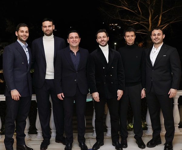 Forse l'evento più drammatico nella storia di Faruk Sabancı è stata la perdita del padre quando aveva 12 anni.