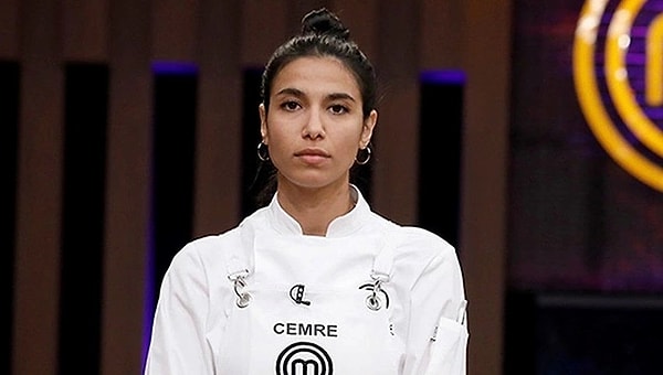 MasterChef'e katıldığı andan itibaren başarısını konuşturan Cemre Uyanık, yarışmanın ilk kadın şampiyonu olmayı başarmıştı.
