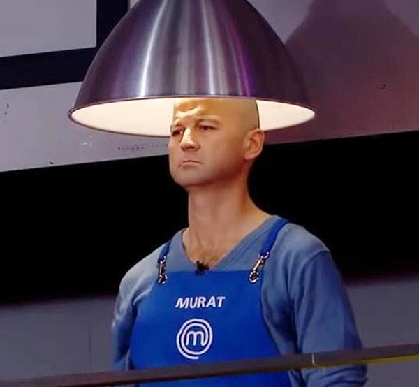 Murat Özdemir dikkat çekici tavırlarıyla öne çıktı.