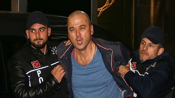 Murat Özdemir, papağanına işkence ettiği görüntüleri paylaştı.