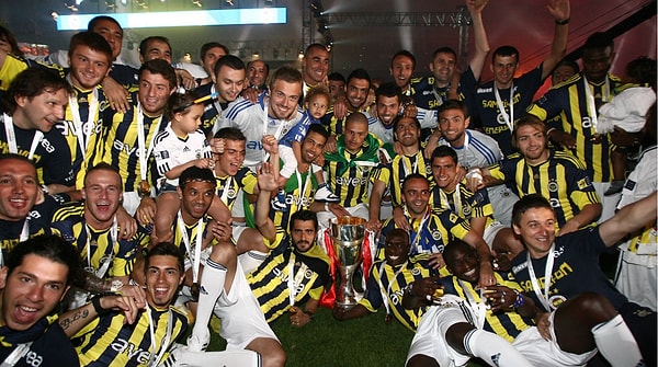 Süper Lig'in 2010-2011 sezonunda şampiyon Fenerbahçe olmuştu Görseli