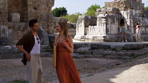 Kültür ve Turizm Bakanlığı, GoTürkiye'nin Youtube sayfasında seyirciyle buluşan "Antalya Gambit" adlı projenin Antalya'nın dünyaya tanıtıldığına dair bir açıklama yaptı. Görseli