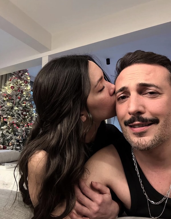 İkili, sosyal medya hesaplarından sık sık yaptıkları paylaşımlarla da ilişkilerini gözler önünde yaşıyor.