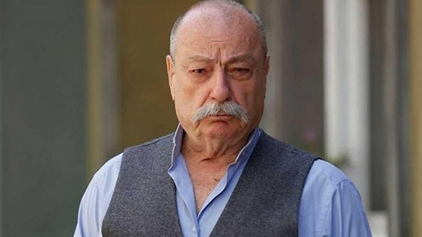 Bu olaydan sonra diziden ayrılan Şenkan, “Sabrım taştı seti terk ettim. O çocukla bir daha hayatta oynamam.” diyerek tepkisini açık açık ortaya koydu.