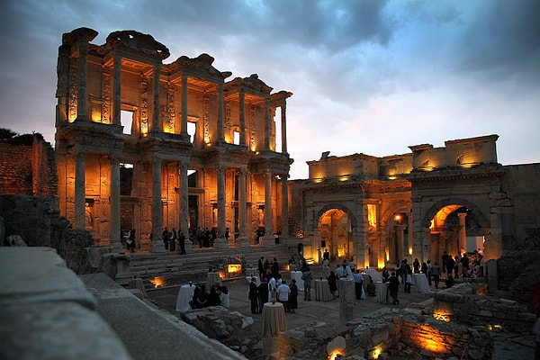 An Architectural Masterpiece: The Design of the Celsus Library