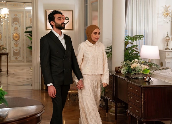 İddialara göre Kızılcık Şerbeti'ne Ayhan değil, oğlu ve kızı geliyor. Görseli