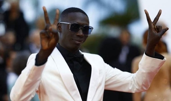 TikTok ve Instagram gibi platformlarda 40 milyonun üzerinde takipçisi olan fenomen Khaby Lame, Senegal doğumlu 25 yaşında bir dolar milyoneri.