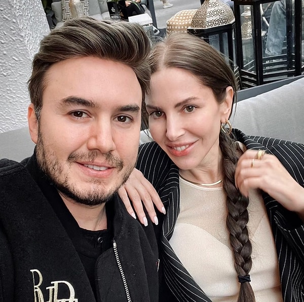 Ayrılığın hemen ardından sosyetik güzel Selin İmer ile nikah masasına oturan Ceceli, bu evlilikle de gündemi adeta yerinden oynattı. Görseli