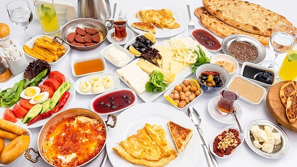 TasteAtlas'ın duyurduğu listeye göre; Türk kahvaltısı dünyanın en iyi kahvaltısı seçildi. Görseli