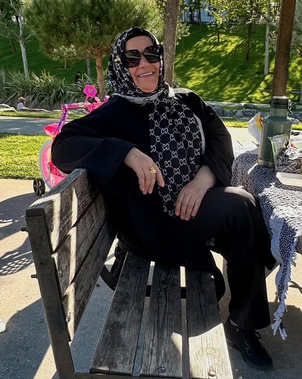Yılmaz'ın bu açıklamasının ardından katıldığı bir şovda yaptığı açıklamalar ise ayrı olay olmuştu. Hadise'den özür dileyen ismin sözleri yine tepki çekmişti. Görseli