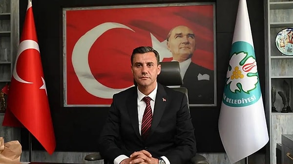 Manisa Büyükşehir Belediye Başkanı Ferdi Zeyrek, Ferdi Zeyrek, 6 Haziran gecesi evinin bahçesindeki havuz motor dairesinde oluşan arızaya müdahale ederken elektrik akımına kapılarak ağır yaralanarak hastaneye kaldırılmıştı. Görseli