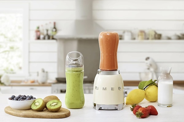 5. Amazon’da bugün indirimde olan SMEG 50’s Style Krem Kişisel Blender ile mutfağınıza retro şıklık katın!