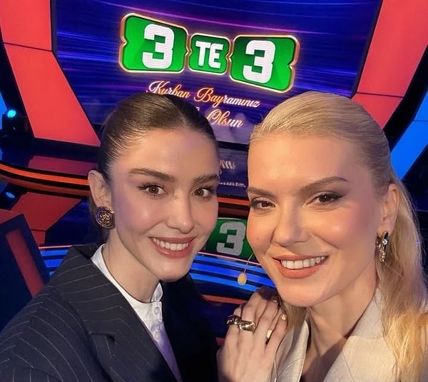 Son dönemin en popüler oyuncularından Özge Gürel, TRT 1 ekranlarında yayınlanan yarışma programı 3'te 3'e konuk oldu. Görseli