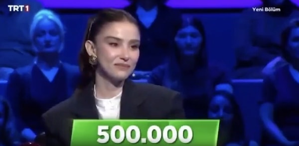 3'te 3 yarışma programından tam 500 bin TL ödül kazanan Özge Gürel, bu miktarı bağışladı. Görseli