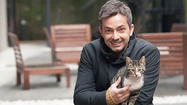 Geçtiğimiz gün DW'nin +90 programına katılan İrfan Değirmenci, gay olduğunu açıkladıktan sonra birçok kişi tarafından takdir edildiğini de şu sözlerle açıkladı: