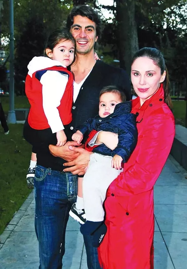 Demet Şener ve İbrahim Kutluay'ın yaşadığı aşk bir dönem magazinin en gözde, en popüler konusuydu, hatırlayan vardır. Görseli