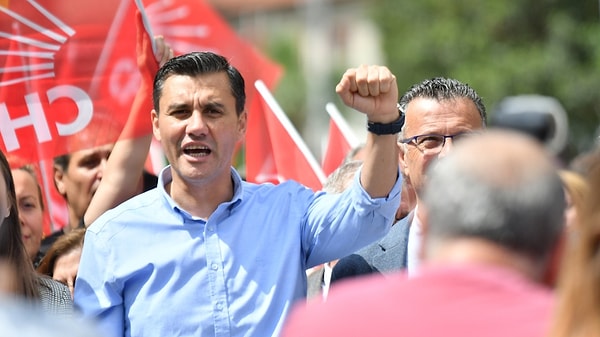 Tüm Manisa halkı ve hatta Türkiye, Manisa Büyükşehir Belediye Başkanı Ferdi Zeyrek'in erken kaybına ağlıyor. Görseli