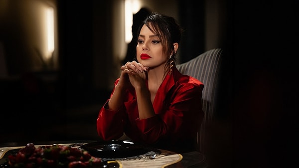 Gelin görün ki Ebru Gündeş'in babasıyla aralarının iyi olduğunu söylediği röportajın üzerinden yıllar geçmesine rağmen ikili hiç bir araya gelmedi.