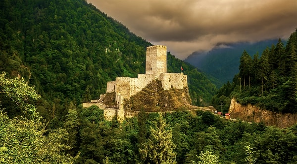 The History of Zil Castle: A Medieval Castle Shrouded in Mist