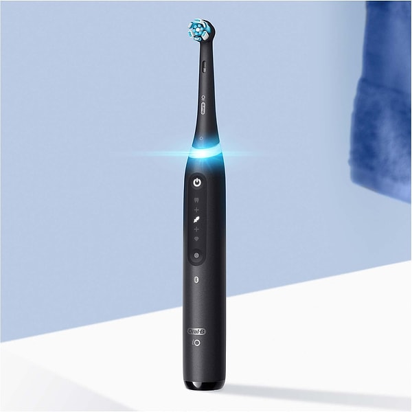 Oral-B iO - 5 Siyah Yapay Zeka Teknolojili Şarjlı/Elektrikli Diş Fırçası