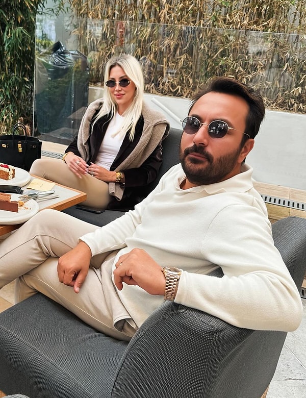 Yunanistan’ın Mikonos Adası, bu kez lüks bir yatın demir atmasıyla başlayan skandalla çalkalanıyor. Türkiye’de otel işletmeciliği ve galeri sahipliğiyle tanınan Gökhan Seven, 35 metrelik lüks yatında eşiyle tartıştı.