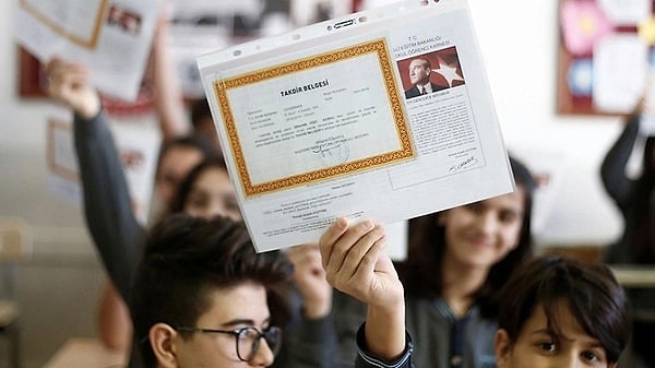 Okulun Son Haftası Devamsızlık Olur mu, Karneye İşler mi? Görseli