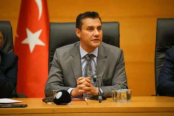Ferdi Zeyrek, Kurban Bayramı’nın 1’inci günü (6 Haziran) elektrik akımına kapılarak hastaneye kaldırılmış ve 3 gün süren yaşam savaşını kaybetmişti. Görseli
