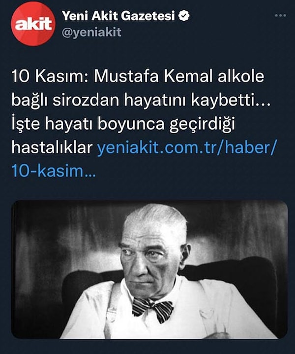 Atatürk'e olan alerjisi zaten kabak gibi meydanda olan Yen Akit'in 10 Kasım'da attığı başlığa bir bakın.