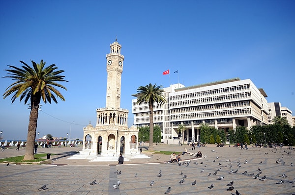 Harekete geçen İzmir Büyükşehir Belediye Başkanı Cemil Tugay, TİS'i yargıya taşıdı. Ekonomik krizde olduğunu açıklaya İzmir Büyükşehir Belediyesi yönetimi yüzde 42,05 oranındaki enflasyon farkını işçilerine yansıtmamak için dava açtı.