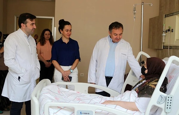 Durumunun daha da kötüleşen Büşra K., karaciğer yetmezliği nedeniyle komaya girdi. İlk müdahalesi Aksaray'da yapıldı, durumu ağırlaşınca Antalya'ya sevk edildi. Görseli