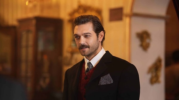 Afra Saraçoğlu'nun "Pera" dizisindeki partneri Furkan Andıç oldu! Görseli